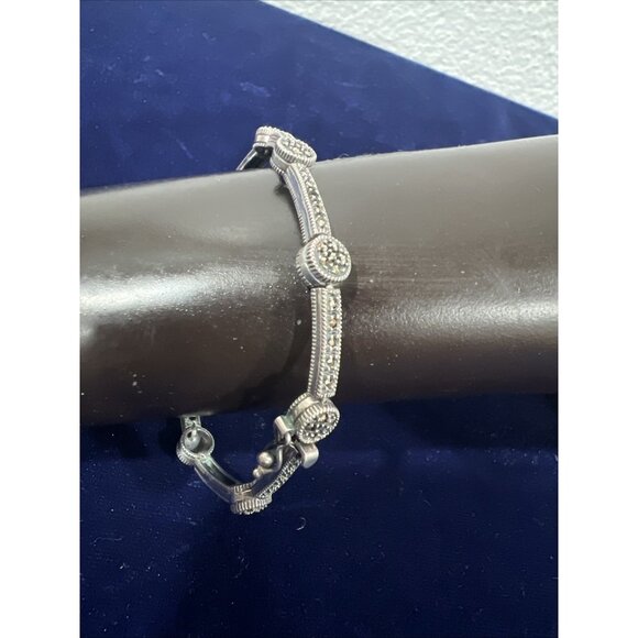 Exquisite Sterling Silver Narrow Knot Marcasite 7" Bracelet - Picture 2 of 11